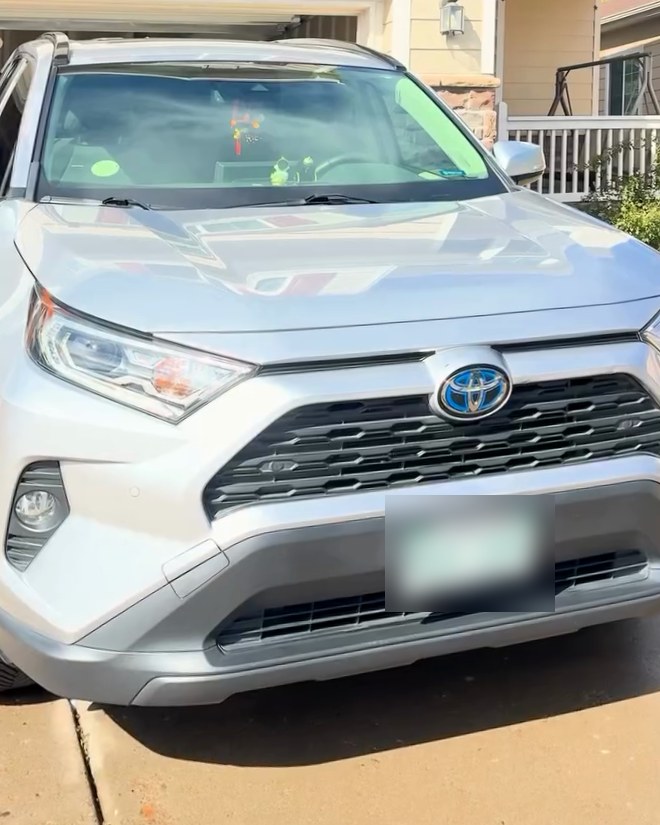 The same Toyota RAV4, washed and dry